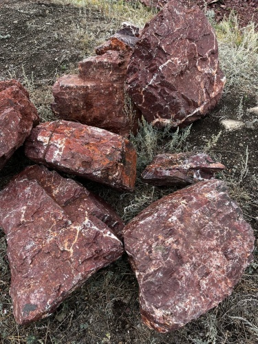 Ландшафтные глыбы красно-фиолетовые 200-1000 килограмм купить в Бердске