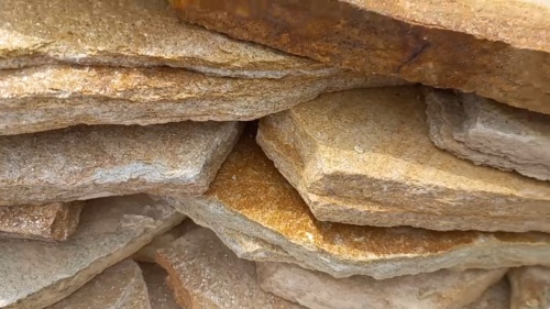 Плитняк златолит жёлтый золотистый для отмостки купить в Бердске