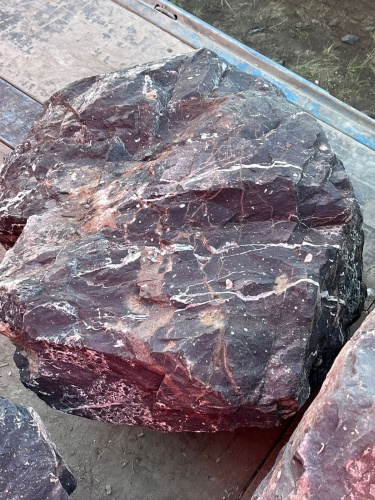 Камни для ландшафтного дизайна красно-фиолетовые 10-60 килограмм купить в Бердске