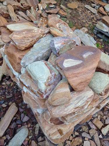 Златолит жёлтый, жёлто-зелёный глыбки и валуны для ланшафтного дизайна купить в Бердске