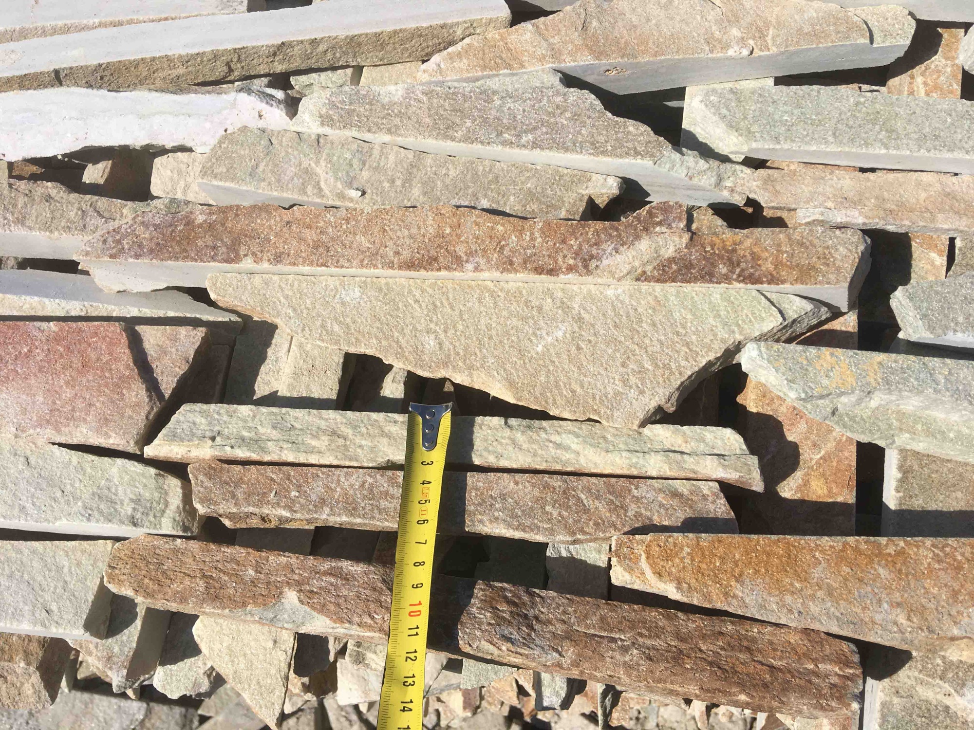 Горбушка златолит золотистый для облицовки купить в Бердске