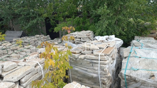 Плитняк галтованный гранитный для ландшафтного дизайна купить в Бердске