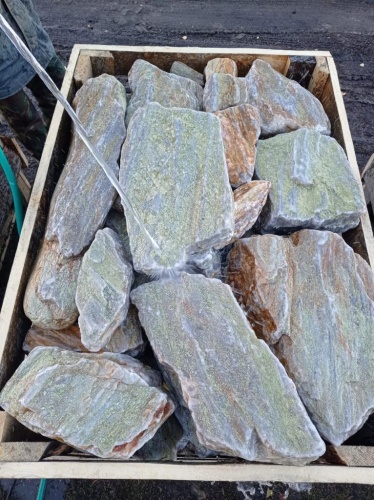 Златолит жёлтый, жёлто-зелёный глыбки и валуны для ланшафтного дизайна купить в Бердске