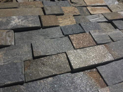 Плитка пилёная златолит Уральский для цоколя, отмостки купить в Бердске