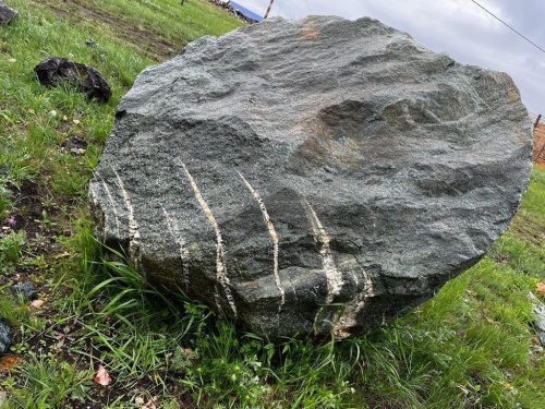 Гигантские зелёные валуны для ландшафтного дизайна весом более 5 тонн купить в Бердске