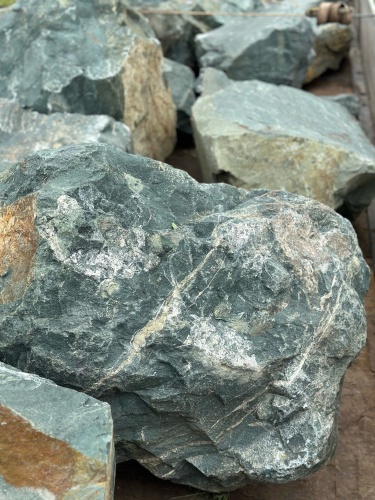 Камни для ландшафтного дизайна зелёные 10-60 килограмм купить в Бердске