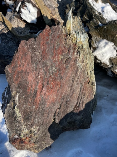 Ландшафтные глыбы красно-фиолетовые 200-1000 килограмм купить в Бердске