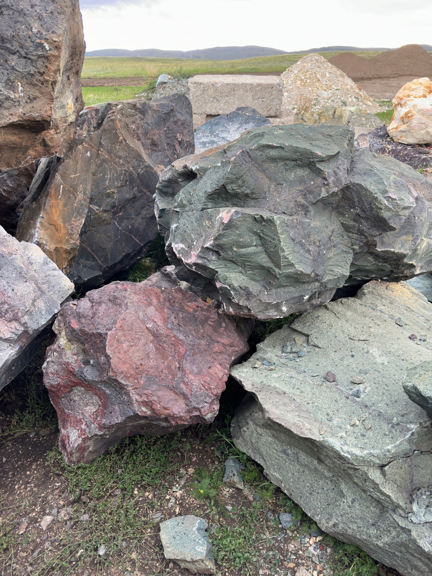 Камни для ландшафтного дизайна зелёные 10-60 килограмм купить в Бердске