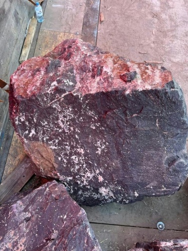 Камни для ландшафтного дизайна красно-фиолетовые 10-60 килограмм купить в Бердске