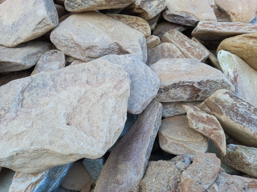 Златолит жёлтый, жёлто-зелёный глыбки и валуны для ланшафтного дизайна купить в Бердске