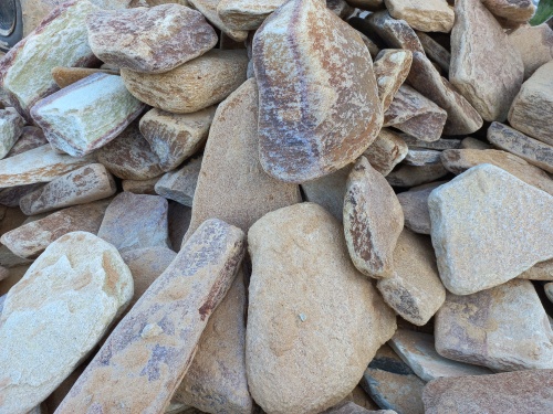 Златолит жёлтый, жёлто-зелёный глыбки и валуны для ланшафтного дизайна купить в Бердске