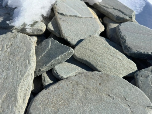 Плитняк златолит зелёный галтованный для цоколя купить в Бердске