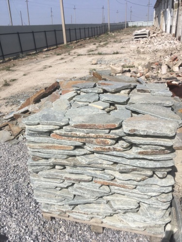 Златолит серебристый галтованный для лестниц купить в Бердске