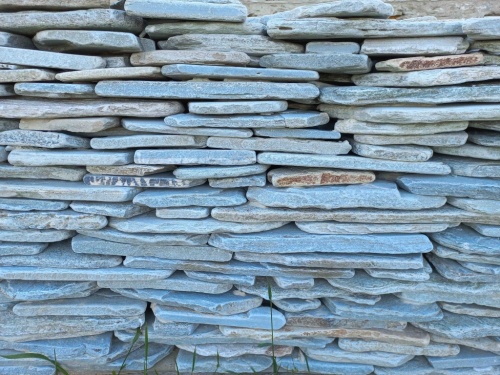 Плитняк златолит зелёный галтованный для цоколя купить в Бердске