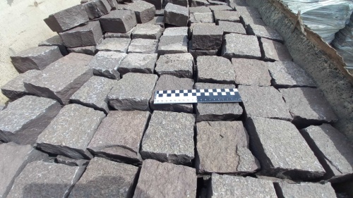 Лемезит колотая брусчатка 10 * 10 см. для парковки купить в Бердске