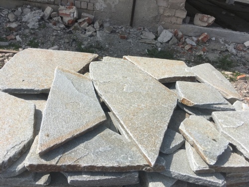 Златолит серебристый галтованный для лестниц купить в Бердске